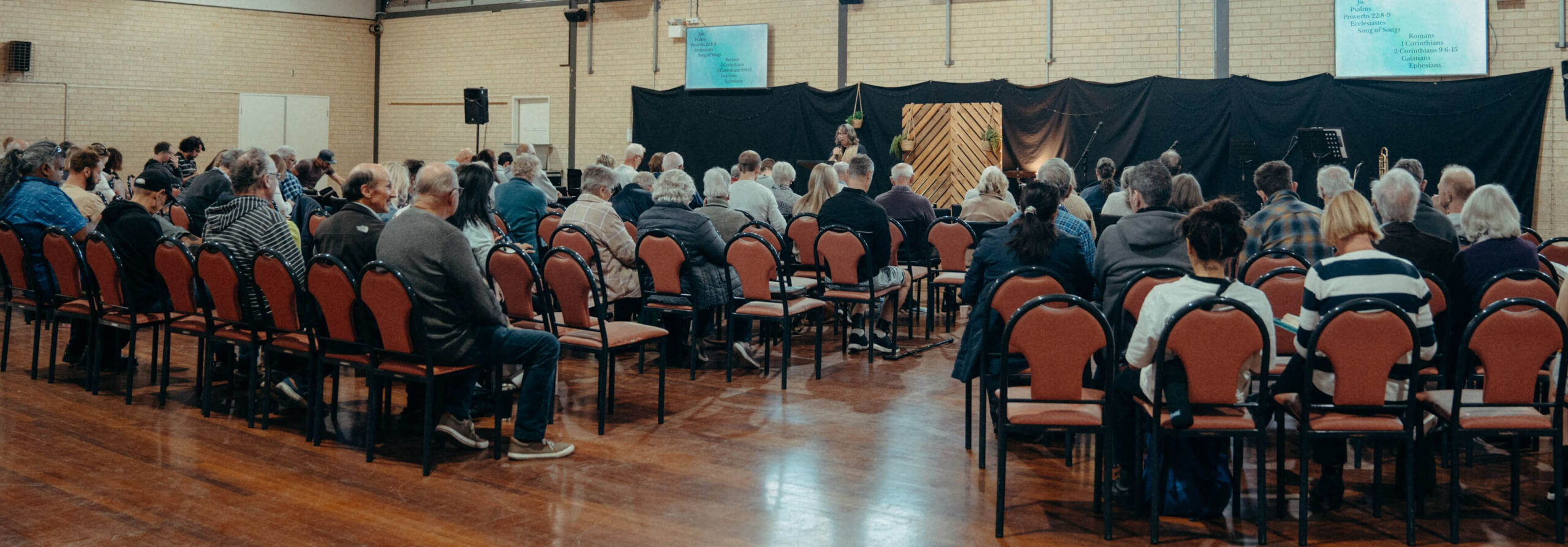 GraceChurchMornings-12_cropped_tiny A typical morning service